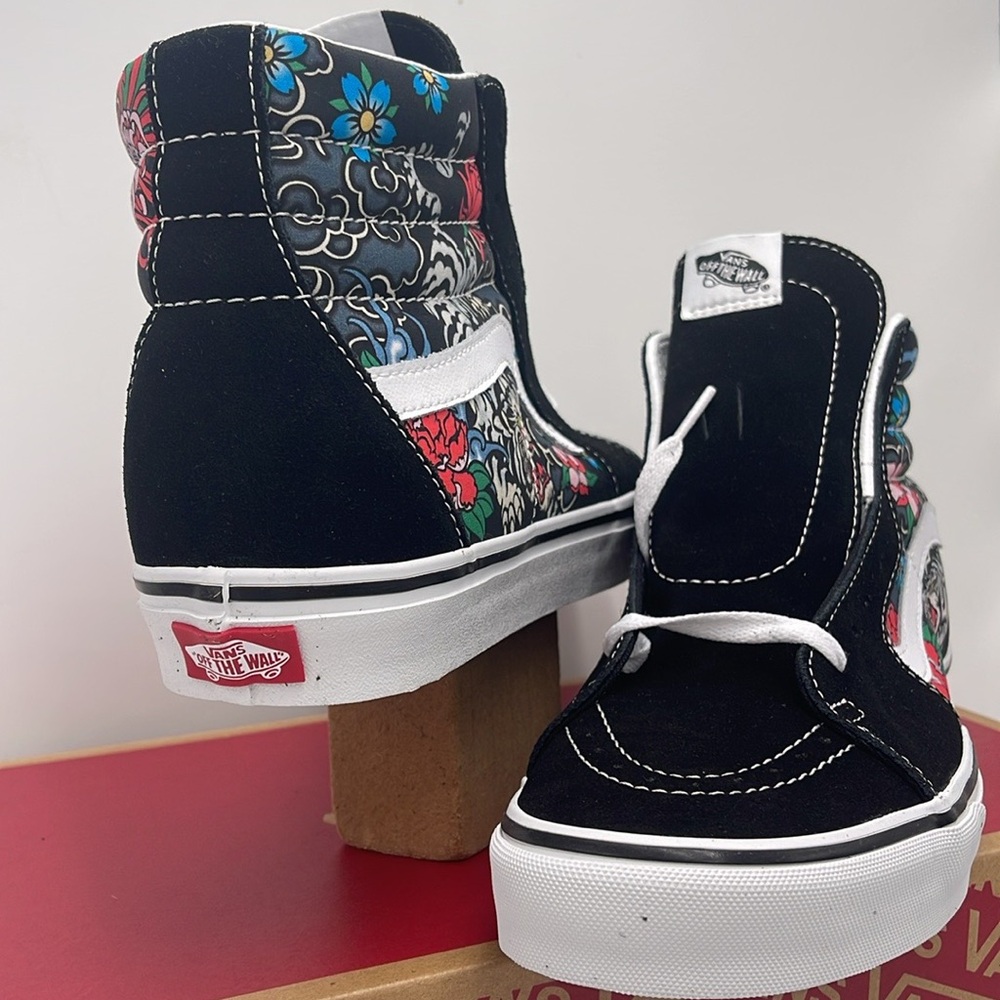 Vans Men’s High-Top Sneakers Sk8-Hi
Tiger Floral Multi/True White
VN000BW76GL - Picture 15 of 16